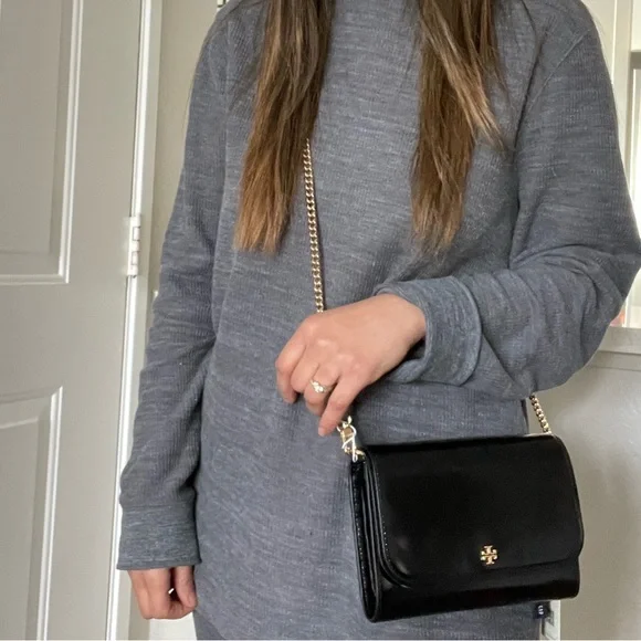 NWT , tory burch Emerson patent chain wallet ( black) crossbody